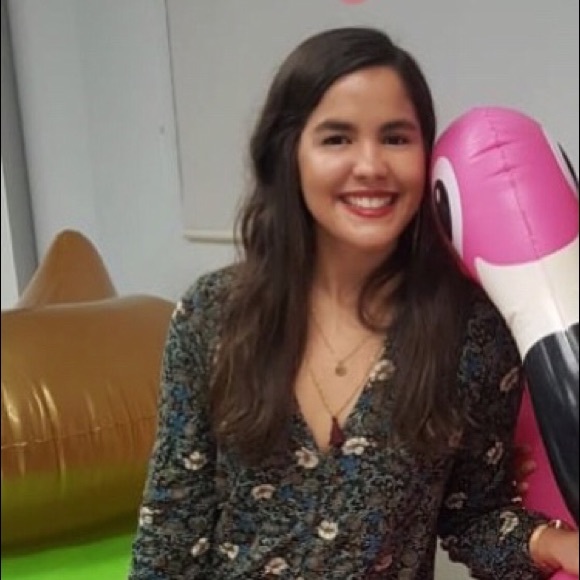 Meet your Posher, Fabiola - Picture 1 of 1